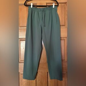 Lululemon Women’s Tapered-leg Mid-rise Luxtreme Pant, size MEDIUM, Dark Forest
